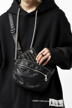 Load image into Gallery viewer, ISAMU KATAYAMA BACKLASH STRAP ZIP BAG / MONOCHROME LUXURY STEER (BLACK)