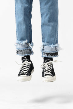 Load image into Gallery viewer, FACETASM CROPPED PRINT DENIM PANTS (INDIGO)