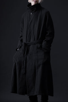 Load image into Gallery viewer, ISAMU KATAYAMA BACKLASH OVER COAT / GARMENT NATURAL DYED WOVEN + ELECTRIC HEATING LINER (SUMI)