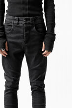 画像をギャラリービューアに読み込む, thomkrom OVER LOCKED SKINNY TROUSERS /  HYPER STRETCH DENIM (BLACK)
