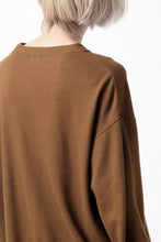 Load image into Gallery viewer, CAPERTICA MN-SWEAT TOP / SUPER 140s WASHABLE WOOL (CAMEL)