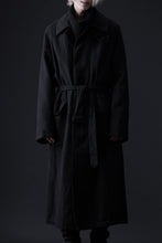 Load image into Gallery viewer, ISAMU KATAYAMA BACKLASH OVER COAT / GARMENT NATURAL DYED WOVEN + ELECTRIC HEATING LINER (SUMI)