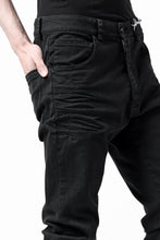 Load image into Gallery viewer, daub ERGONOMIC SKINNY PANTS / DYED LIGHT TWILL (BLACK)