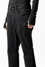 画像をギャラリービューアに読み込む, thomkrom OVER LOCK SLIM CROPPED PANTS / DAMAGE STRETCH DENIM (BLACK)