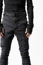 画像をギャラリービューアに読み込む, thomkrom OVER LOCKED SKINNY TROUSERS /  HYPER STRETCH DENIM (DARK GREY)