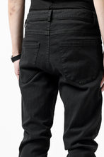 Load image into Gallery viewer, daub ERGONOMIC SKINNY PANTS / DYED LIGHT TWILL (BLACK)