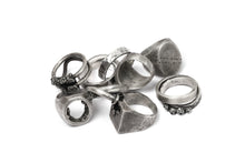 Load image into Gallery viewer, Holzpuppe Barnacle Vertical Oval Silver Ring (BR-519)