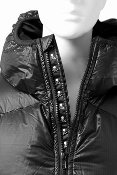 画像をギャラリービューアに読み込む, MASTERMIND WORLD x Rocky Mountain Featherbed NS PARKA DOWN JACKET (BLACK)