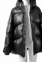 画像をギャラリービューアに読み込む, MASTERMIND WORLD x Rocky Mountain Featherbed NS PARKA DOWN JACKET (BLACK)