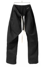 Load image into Gallery viewer, KLASICA GARNER EXTRA WIDE STRING TROUSERS / HIGH DENSITY MATT TWILL (BLACK)