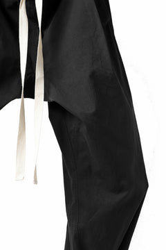 Load image into Gallery viewer, KLASICA GARNER EXTRA WIDE STRING TROUSERS / HIGH DENSITY MATT TWILL (BLACK)