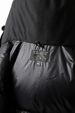 画像をギャラリービューアに読み込む, MASTERMIND WORLD x Rocky Mountain Featherbed NS PARKA DOWN JACKET (BLACK)