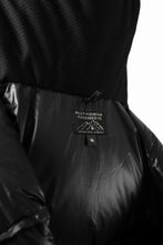 画像をギャラリービューアに読み込む, MASTERMIND WORLD x Rocky Mountain Featherbed NS PARKA DOWN JACKET (BLACK)