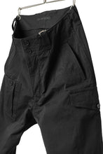 Load image into Gallery viewer, KLASICA 1960 (C-Twill) CARGO POCKET TROUSERS / HIGH DENSITY MATT TWILL (BLACK)