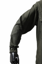 画像をギャラリービューアに読み込む, RESURRECTION HANDMADE distressed army shirt (DYEING KHAKI)
