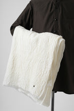 Load image into Gallery viewer, KLASICA GLACIER FLUFFY STOLE / SHRINK SILK (EGG SHELL)