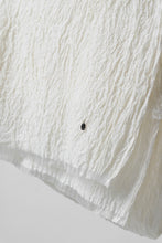 Load image into Gallery viewer, KLASICA GLACIER FLUFFY STOLE / SHRINK SILK (EGG SHELL)