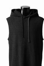 画像をギャラリービューアに読み込む, ISAMU KATAYAMA BACKLASH SLEEVELESS HOODIE CUT & SEWN / RANDOM PILE FABRIC (BLACK)
