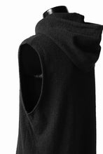 画像をギャラリービューアに読み込む, ISAMU KATAYAMA BACKLASH SLEEVELESS HOODIE CUT & SEWN / RANDOM PILE FABRIC (BLACK)