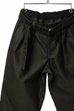 Load image into Gallery viewer, CAPERTICA 2 TUCK WIDE PANTS / GIZA COTTON MOLESKIN (OLIVE DRAB)