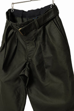 Load image into Gallery viewer, CAPERTICA 2 TUCK WIDE PANTS / GIZA COTTON MOLESKIN (OLIVE DRAB)