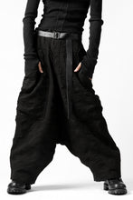 画像をギャラリービューアに読み込む, SOSNOVSKA SQUEEZED STRIPE PANTS (BLACK)