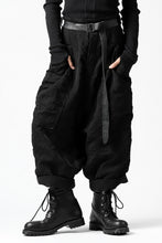 画像をギャラリービューアに読み込む, SOSNOVSKA SQUEEZED STRIPE PANTS (BLACK)