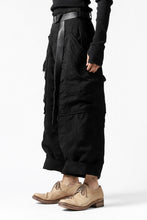 画像をギャラリービューアに読み込む, SOSNOVSKA SQUEEZED STRIPE PANTS (BLACK)
