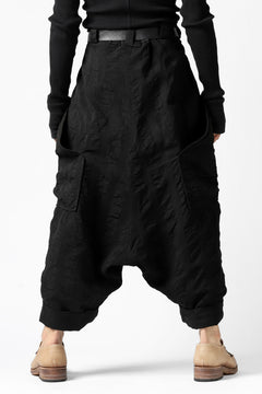 画像をギャラリービューアに読み込む, SOSNOVSKA SQUEEZED STRIPE PANTS (BLACK)