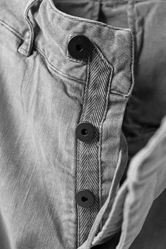 画像をギャラリービューアに読み込む, 11 BY BORIS BIDJAN SABERI CARGO POCKET PANT / STRETCH DENIM "P21B-F-1481" (ICE GREY)