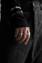 画像をギャラリービューアに読み込む, m.a+ thick silver stitched multiple cross ring / AG538/AG (SILVER)