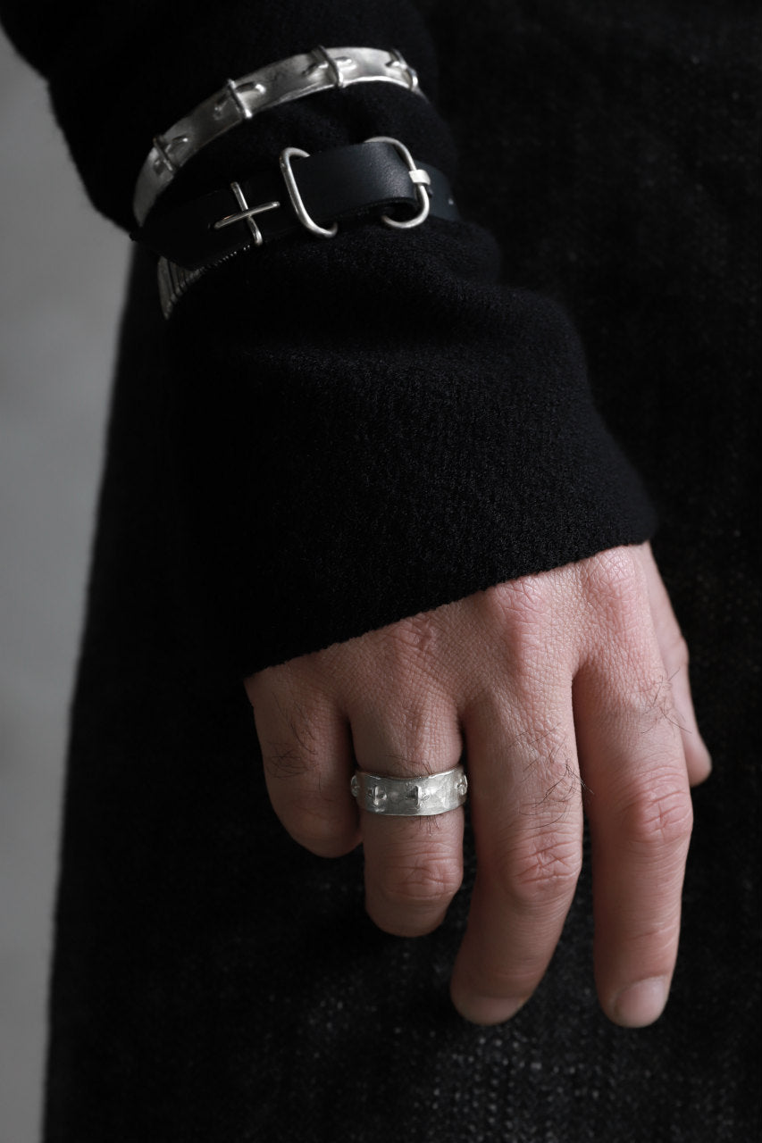 画像をギャラリービューアに読み込む, m.a+ silver stitched multiple cross ring / AG518/AG (SILVER)