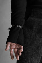 画像をギャラリービューアに読み込む, m.a+ thin silver cross studded wrist band / A-F2BL1/ GR2,0 (BLACK)