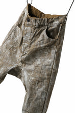 画像をギャラリービューアに読み込む, BORIS BIDJAN SABERI CROPPED TROUSER / WAX GUM DYED & BODY MOLDED "P15.1 BF-FKU10001" (LIGHT GUM)