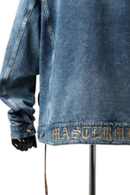 Load image into Gallery viewer, mastermind JAPAN TRUCKER JACKET / 2WAY STRETCH DENIM (INDIGO)