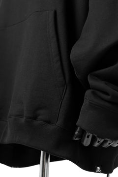 Load image into Gallery viewer, mastermind JAPAN SWEAT HOODIE / GLITTER LOGO (BLACK)