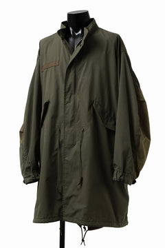 Load image into Gallery viewer, mastermind WORLD x ALPHA INDUSTRIES M-65 MODS COAT - CRAZY PANELED (OLIVE)