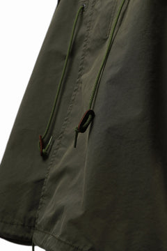 Load image into Gallery viewer, mastermind WORLD x ALPHA INDUSTRIES M-65 MODS COAT - CRAZY PANELED (OLIVE)