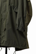 Load image into Gallery viewer, mastermind WORLD x ALPHA INDUSTRIES M-65 MODS COAT - CRAZY PANELED (OLIVE)