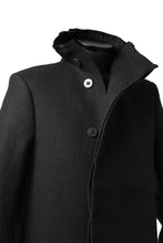 画像をギャラリービューアに読み込む, BORIS BIDJAN SABERI HIGH NECK MIDDLE COAT "COAT 1. MID-F0508M" (BLACK)