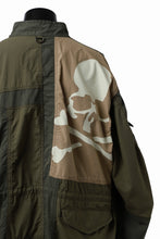 Load image into Gallery viewer, mastermind WORLD x ALPHA INDUSTRIES M-65 MODS COAT - CRAZY PANELED (OLIVE)