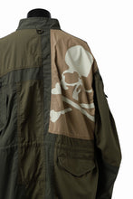 Load image into Gallery viewer, mastermind WORLD x ALPHA INDUSTRIES M-65 MODS COAT - CRAZY PANELED (OLIVE)