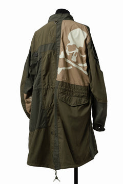 Load image into Gallery viewer, mastermind WORLD x ALPHA INDUSTRIES M-65 MODS COAT - CRAZY PANELED (OLIVE)