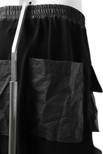 画像をギャラリービューアに読み込む, A.F ARTEFACT "BOXY" ARMY SARROUEL SHORTS / BomberHEAT® (BLACK)