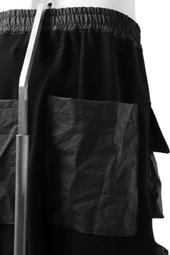 画像をギャラリービューアに読み込む, A.F ARTEFACT "BOXY" ARMY SARROUEL SHORTS / BomberHEAT® (BLACK)