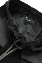 画像をギャラリービューアに読み込む, A.F ARTEFACT "BOXY" ARMY SARROUEL SHORTS / BomberHEAT® (BLACK)