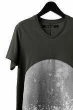 Load image into Gallery viewer, A.F ARTEFACT CREW NECK TEE / ABSTRACT PRINT Ver. (KHAKI)