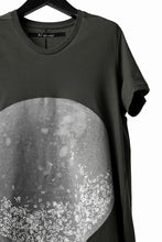Load image into Gallery viewer, A.F ARTEFACT CREW NECK TEE / ABSTRACT PRINT Ver. (KHAKI)