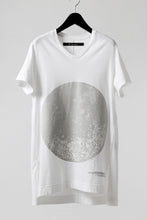 Load image into Gallery viewer, A.F ARTEFACT CREW NECK TEE / ABSTRACT PRINT Ver. (WHITE)