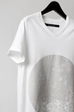 Load image into Gallery viewer, A.F ARTEFACT CREW NECK TEE / ABSTRACT PRINT Ver. (WHITE)